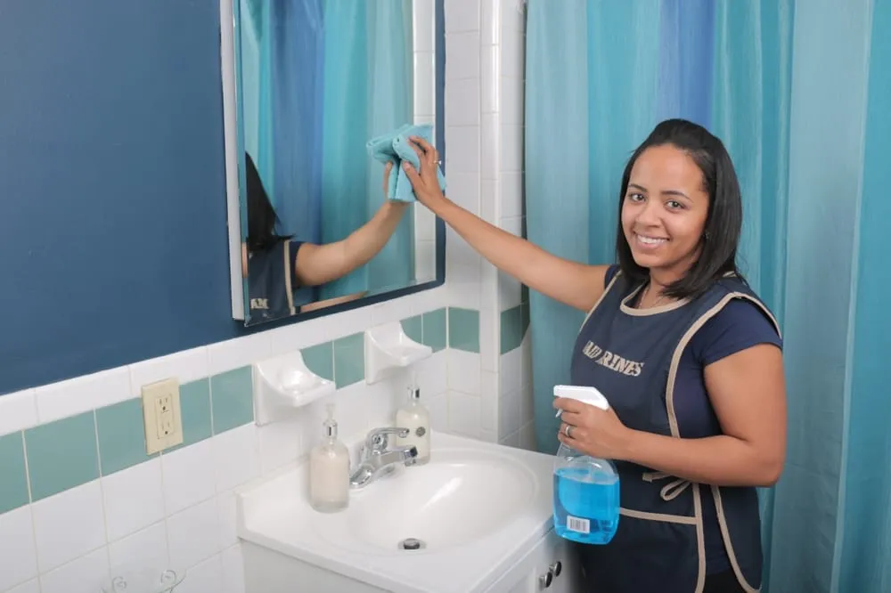VivaClean cleaner wiping bathroom mirror